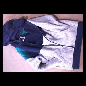 Hooded sweatshirt long sleeve.